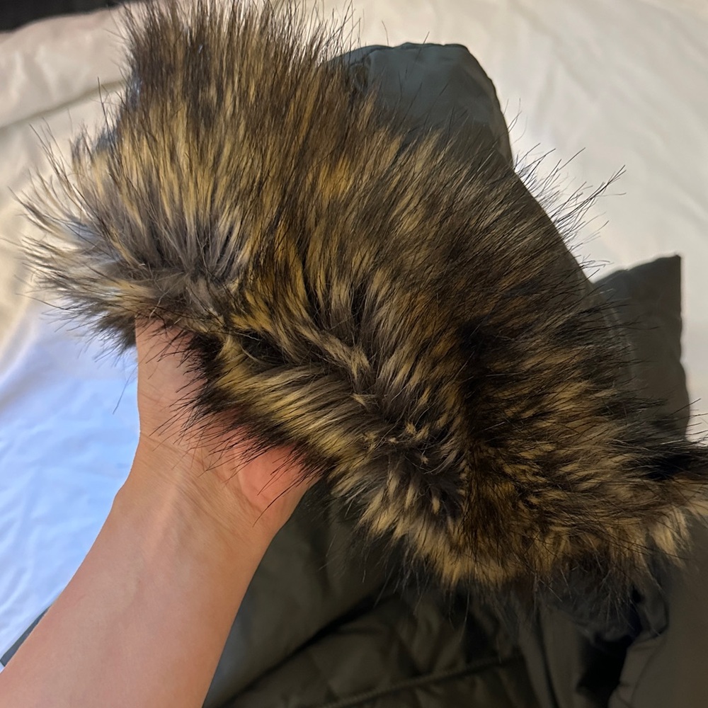 The North Face Olive Green Quilted Hooded Parka with Faux Fur Trim - Picture 4 of 5